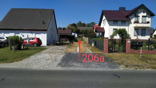 Sissepääs, Gästehaus mit 3 separaten Schlafbereichen, Terrasse und Carport (Gastehaus mit 3 separaten Schlafbereichen, Terrasse und Carport) in Velten