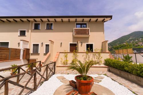 Zunanjost, Greenlove in San Lazzaro