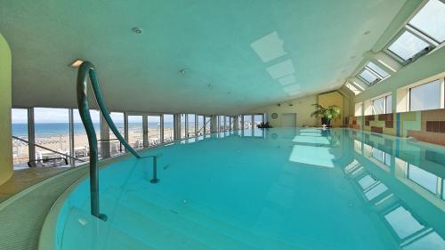Strand-Hotel Hübner - image 2