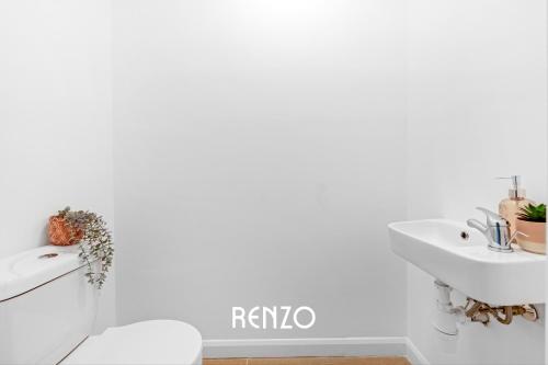 Inviting 1-bed Apartment in Newark on-Trent by Renzo, Free Parking and Wi-Fi! Inviting 1-bed Apartment in Newark on-Trent by Renzo, Free Parking and Wi-Fi!