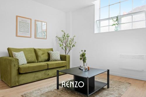 Inviting 1-bed Apartment in Newark on-Trent by Renzo, Free Parking and Wi-Fi! Inviting 1-bed Apartment in Newark on-Trent by Renzo, Free Parking and Wi-Fi!