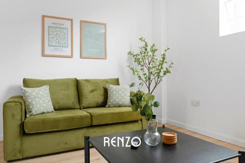 Inviting 1-bed Apartment in Newark on-Trent by Renzo, Free Parking and Wi-Fi! Inviting 1-bed Apartment in Newark on-Trent by Renzo, Free Parking and Wi-Fi!