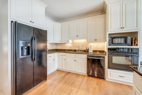 Beautiful Lake Sinclair Retreat with Dock and Deck! in มิลเลจวิลล์ (GA)