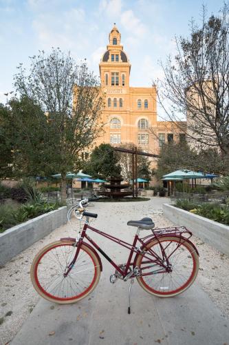 Hotel Emma at Pearl on the Riverwalk