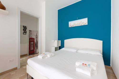 GuestHost - Lorenteggio-Piazza Frattini Balcony Apartment 5