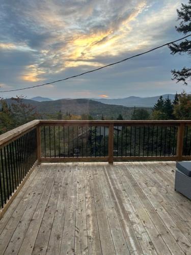 Cozy Chalet with Breathtaking Mountain View in Notrdama Debuā (QC)