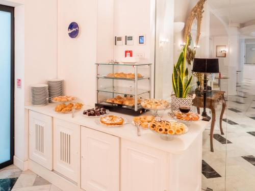 Hotel Central - image 4