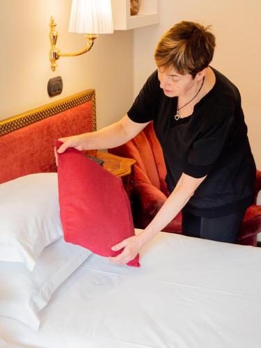 Hotel Central - image 12