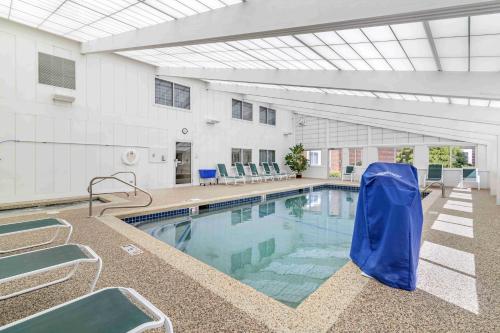 주니퍼 힐 인 - 수영장