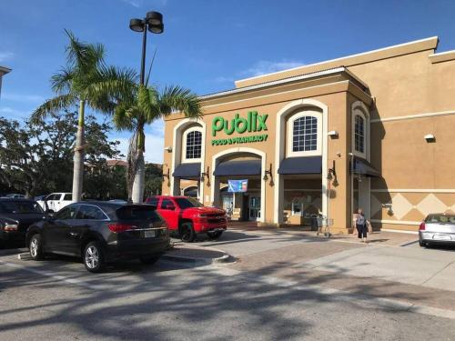 Coconut Cove Mid-long term stays available Walk to Downtown Trolly to BEACHES in Központi Cocoanut