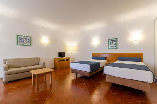 Studio Apartment with Balcony image 5