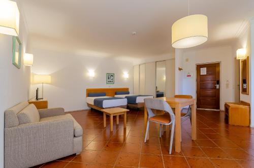 Studio Apartment with Balcony image 2