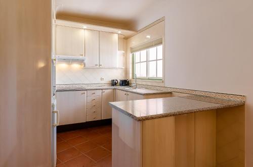 Studio Apartment with Balcony image 10