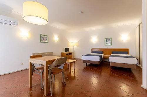 Studio Apartment with Balcony image 3