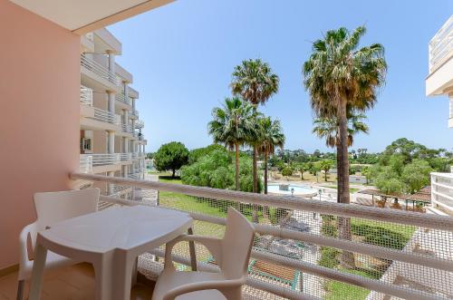 Studio Apartment with Balcony image 8