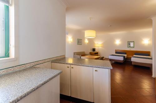 Studio Apartment with Balcony image 6