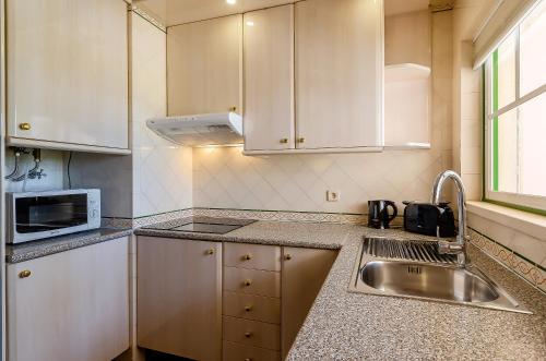 Studio Apartment with Balcony image 9