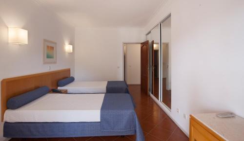 Three-Bedroom Apartment with Balcony image 6