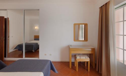 Three-Bedroom Apartment with Balcony image 7