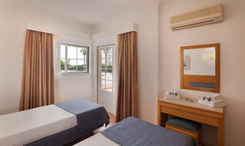 Three-Bedroom Apartment with Balcony image 5