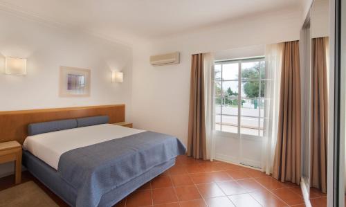 Three-Bedroom Apartment with Balcony room in Turim Estrela do Vau Hotel