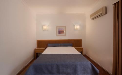 Three-Bedroom Apartment with Balcony image 4
