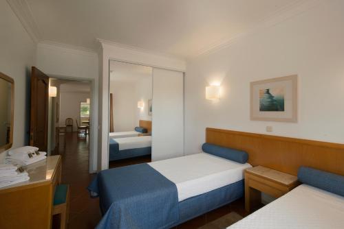 Three-Bedroom Apartment with Balcony image 9