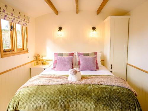 Lintmill Lodges - Thistle Shepherds Hut in Sorn