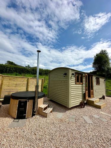 A szálláshely kívülről, Lintmill Lodges - Thistle Shepherds Hut in Sorn