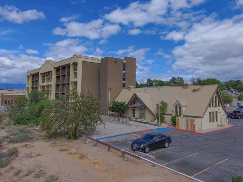 Howard Johnson by Wyndham Albuquerque Midtown - image 8