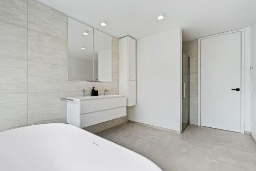 Apartment image 10