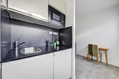 Lovely studio for 2 near the Seine - image 2