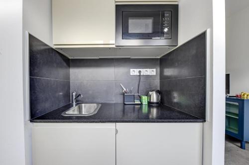 Lovely studio for 2 near the Seine - image 6