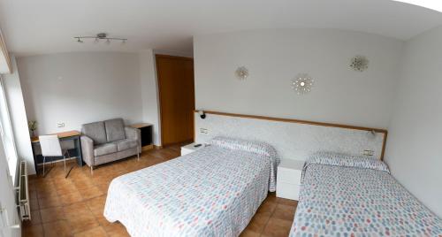 2 twin beds