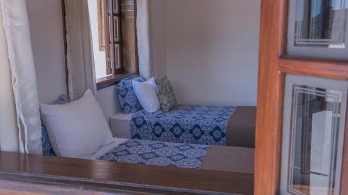 2 twin beds