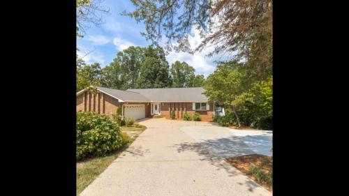Moyers Retreat - Lakefront in Anderson, USA