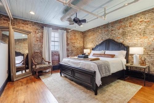 The Loft 23/ Stay on Main St in Anderson, USA