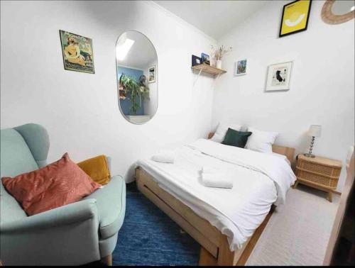 Large 2 bedrooms house with parking-BON75