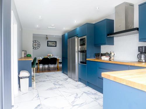 Royal Luxe 4 - 6 Bed House in London, Bexleyheath