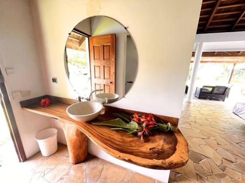 Raimanu Lodge - Climatisation, Fibre, Accès Plage, Parking Privé (Raimanu Lodge - Climatisation, Fibre, Acces Plage, Parking Prive) in Nu'urua
