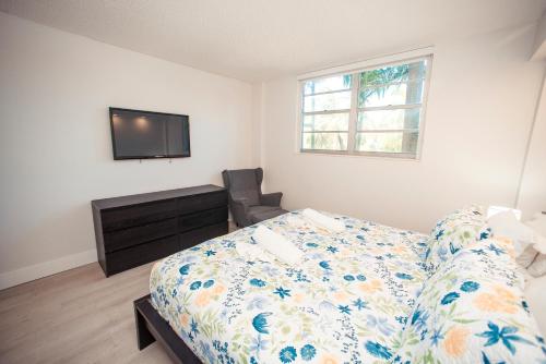 Comfortable remodeled apartment 2 BR on the beach in Sunny Isles Beach, USA