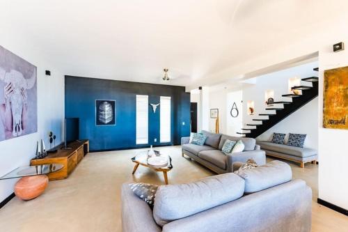 Serene Hilltop Haven Infinity Views Tranquil Vibe in Potrero