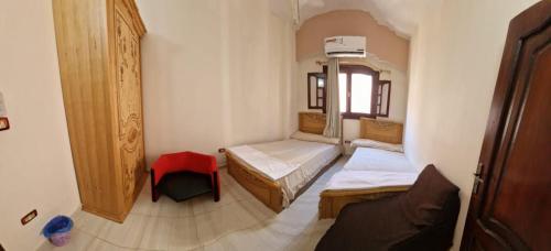 شاليه فندق بالساحل الشمالى مكيف بالكامل بحرى يرى البحر وله شاطى رملى خاص بقرية اللوتس