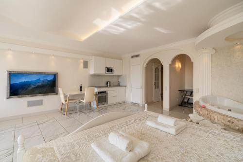 Jacuzzi Penthouse with Terrace and Free Parking - Riga, Рига (фото 7)