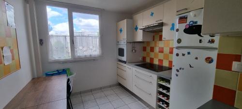 Appartement avec grand salon, barbecue et terrasse proche Paris et Disney in Champs Sur Marne