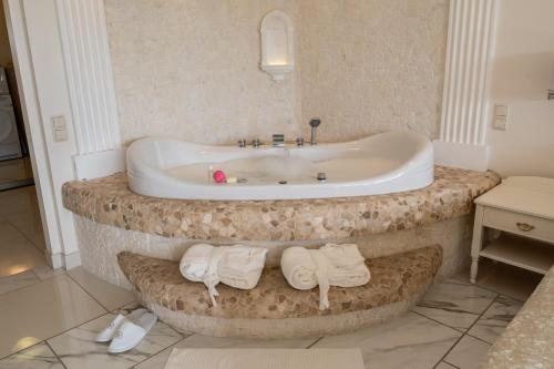 Jacuzzi Penthouse with Terrace and Free Parking - Riga, Рига (фото 11)