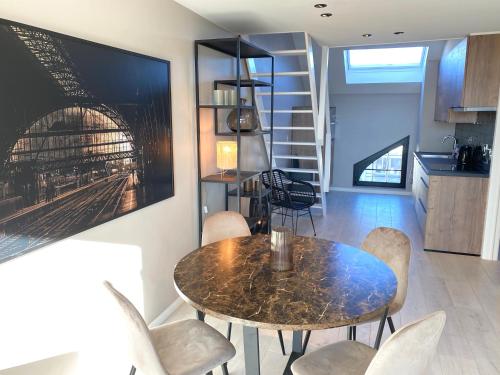 Penthouse with Airconditioning and Big Terrace, Close to Gent Sint-Pieters Station and City Centre, Gent (fotografie 3)