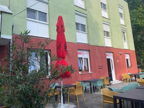 Widok z zewnątrz, Tifani Szálló (Tifani Szallo) in Balatonlelle