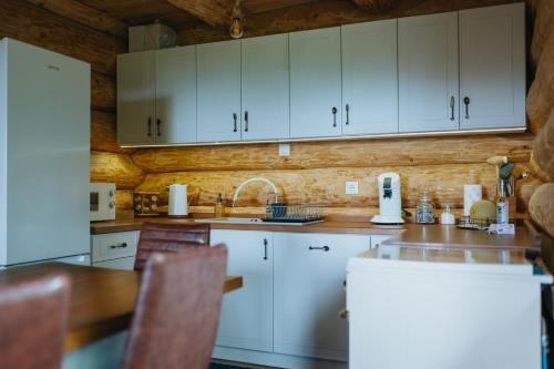 virtuve, Log Cabin Piricske in Čičeu