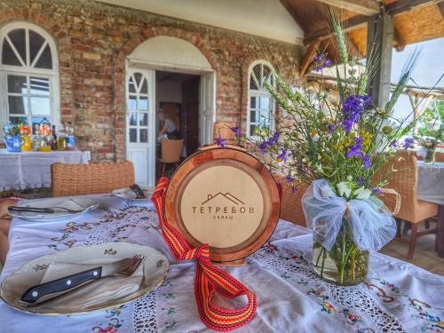 Tetrebov salas in the peaceful fields in ฟูตอก